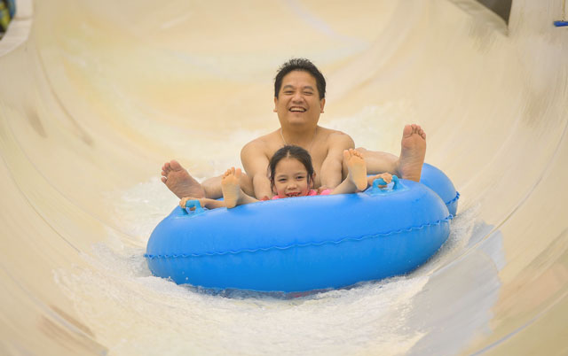 trượt phao - công viên nước hồ tây