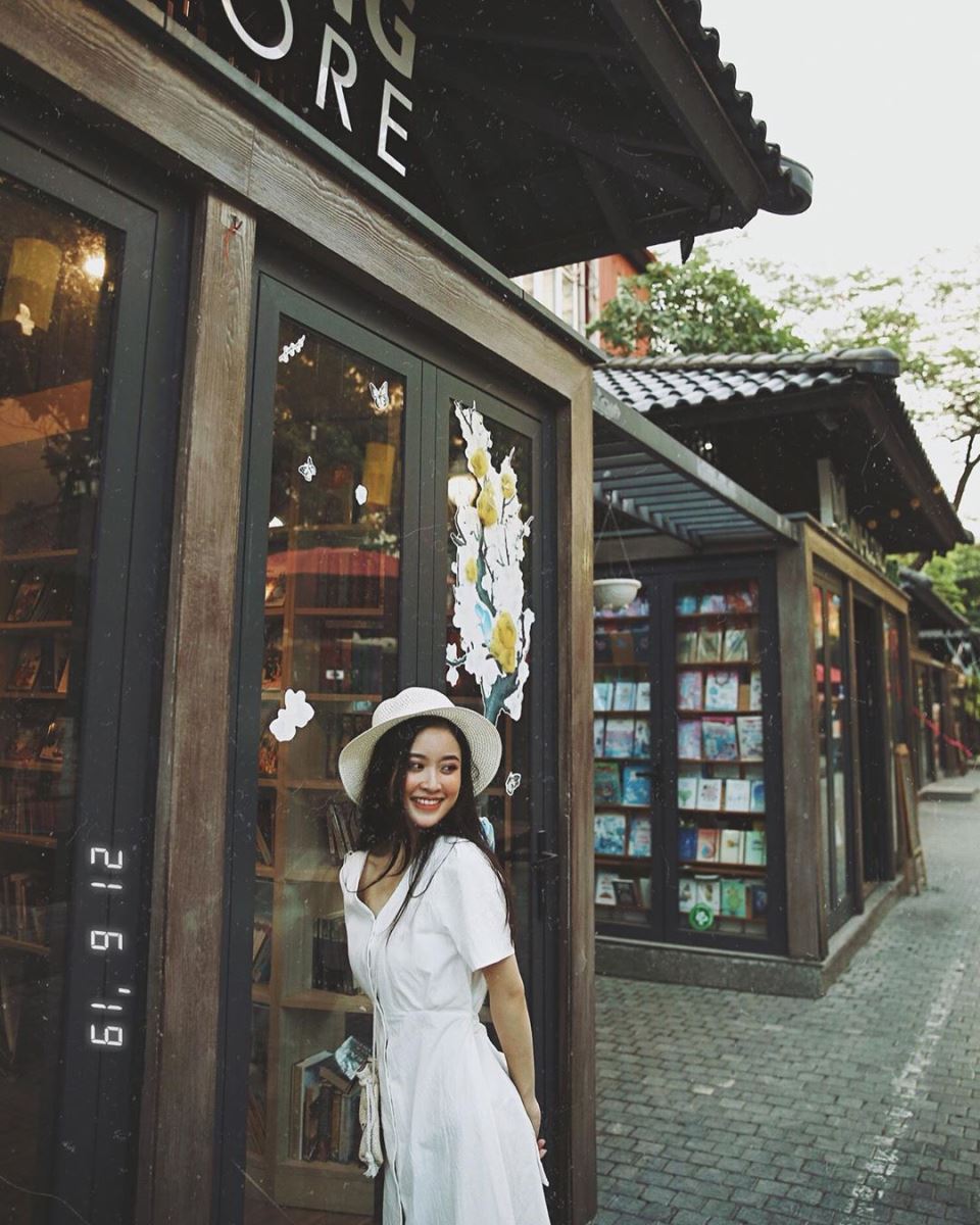 check in tại phố sách