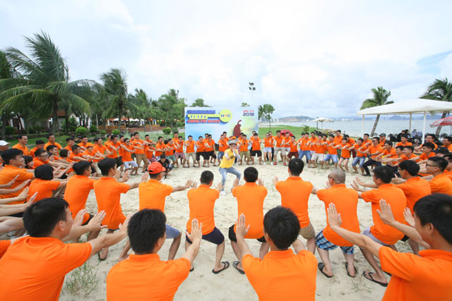 hoạt động teambuilding ngoài bãi biển