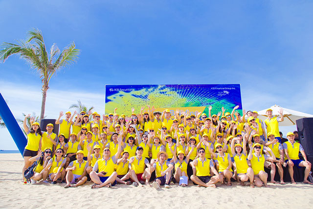 hoạt động teambuilding ngoài trời 04