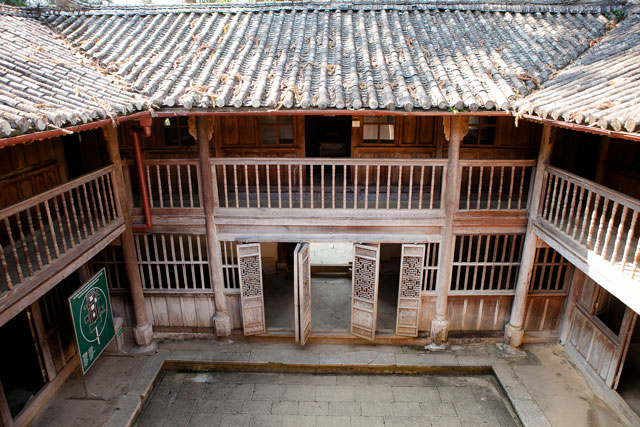 Dinh Thự Vua Mèo 03